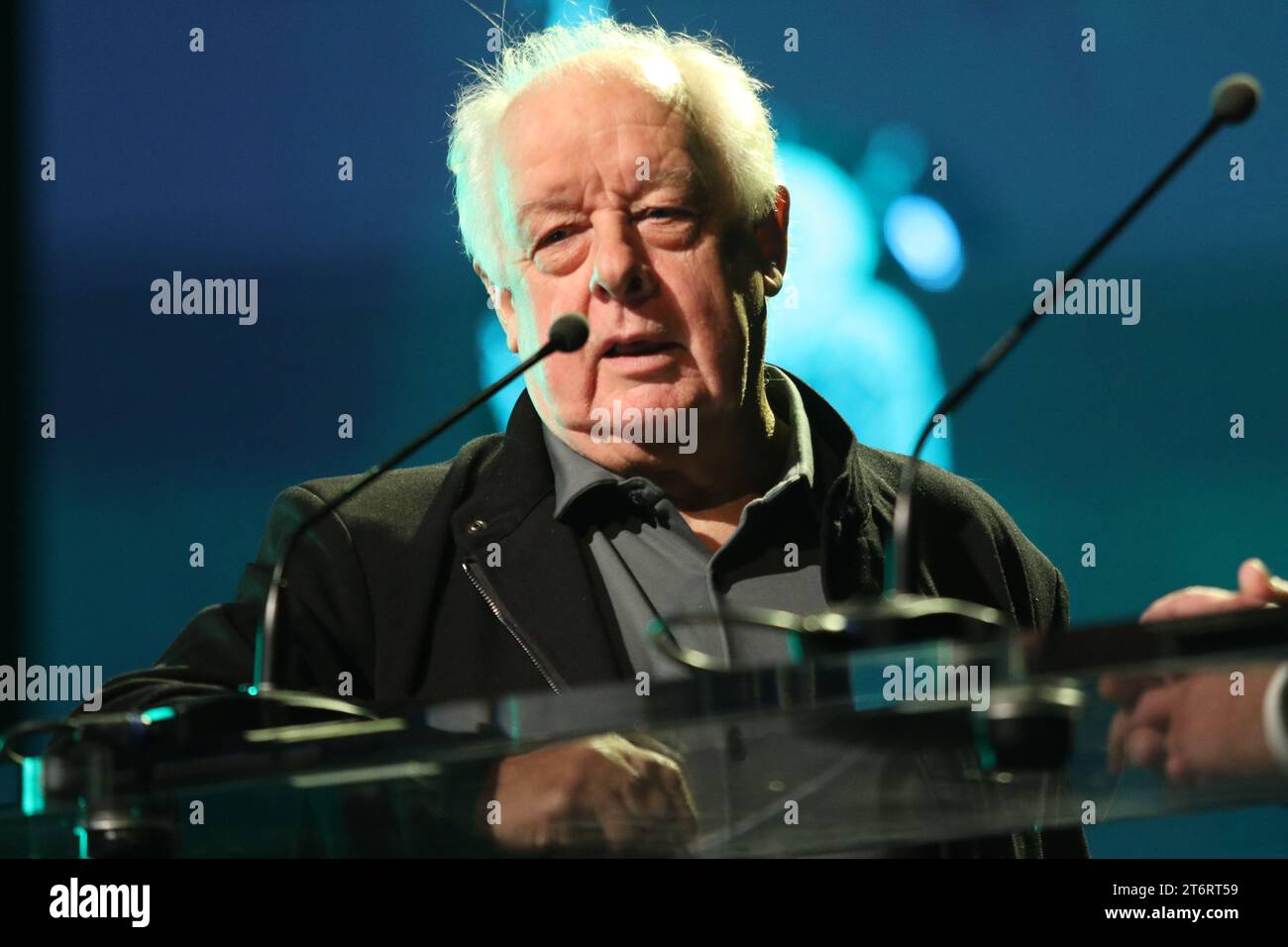 LUSSEMBURGO, 11. Ottobre 2023: Jim Sheridan, regista irlandese sul palco durante i Luxembourg Film Awards tenutosi al Grand Theater di Lussemburgo e organizzato dal Film Fund Luxembourg con la Film Academy - The Letzebuerger Filmprais 2023 - serata di premiazione tenutasi l'11 ottobre. 2023 nella città di Lussemburgo, foto e copyright. @ Arthur Thill /ATP Images (THILL Arthur / ATP / SPP) Foto Stock