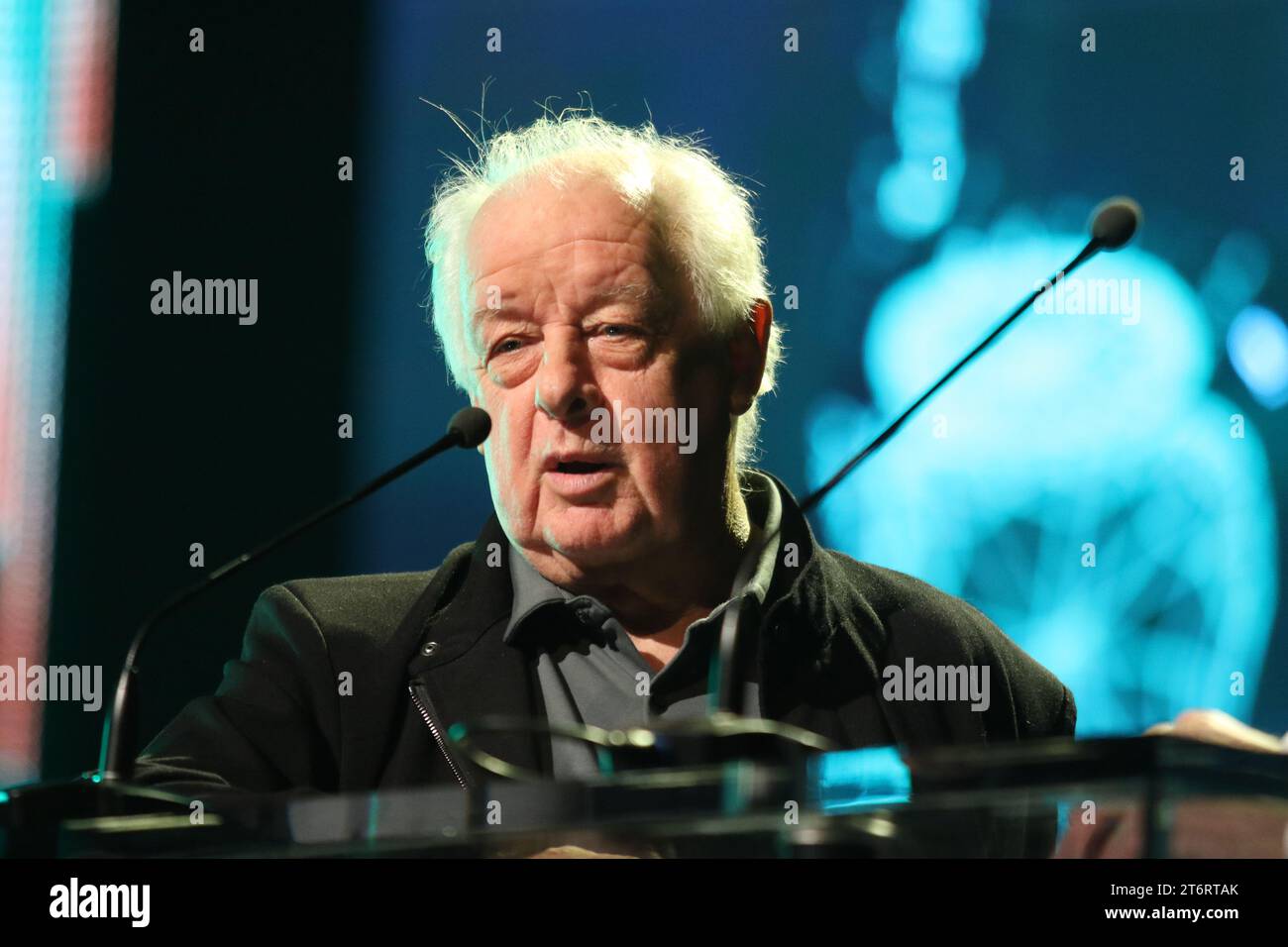 LUSSEMBURGO, 11. Ottobre 2023: Jim Sheridan, regista irlandese sul palco durante i Luxembourg Film Awards tenutosi al Grand Theater di Lussemburgo e organizzato dal Film Fund Luxembourg con la Film Academy - The Letzebuerger Filmprais 2023 - serata di premiazione tenutasi l'11 ottobre. 2023 nella città di Lussemburgo, foto e copyright. @ Arthur Thill /ATP Images (THILL Arthur / ATP / SPP) Foto Stock