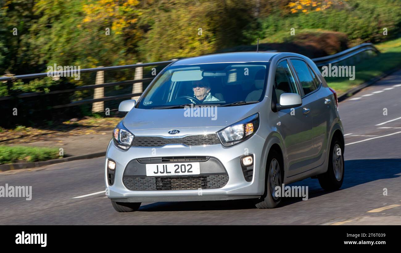 Milton Keynes, Regno Unito - 11 novembre 2023: 2020 auto Silver Kia Picanto su una strada inglese Foto Stock