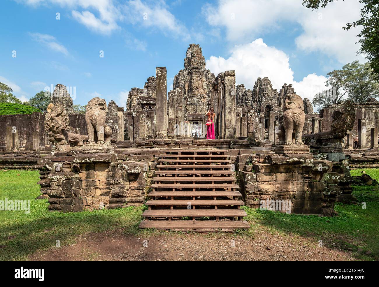 Paesaggio con tempio Bayon in Angkor Thom, Siem Reap, Cambogia Foto Stock