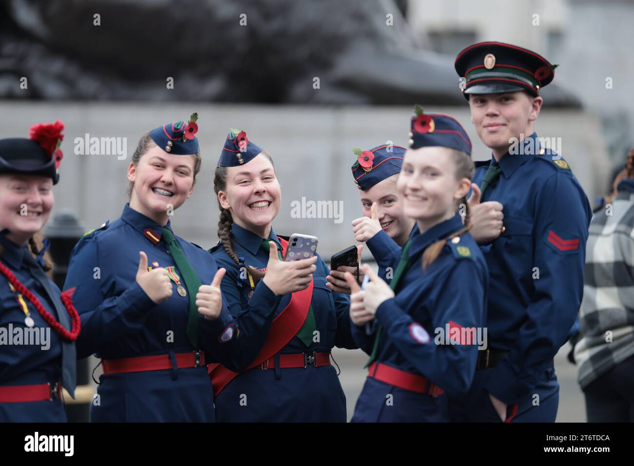 Londra, Regno Unito. 12 novembre 2023. Un gruppo di cadetti di Preston si riuniscono a Trafalgar Square nel centro di Londra prima che un servizio si svolga al Cenotaph on Whitehall a Westminster la domenica della memoria. Migliaia di persone onorano i morti di guerra riunendosi presso l'iconico memoriale per deporre corone e osservare due minuti di silenzio. Crediti fotografici: Ben Cawthra/Sipa USA credito: SIPA USA/Alamy Live News Foto Stock