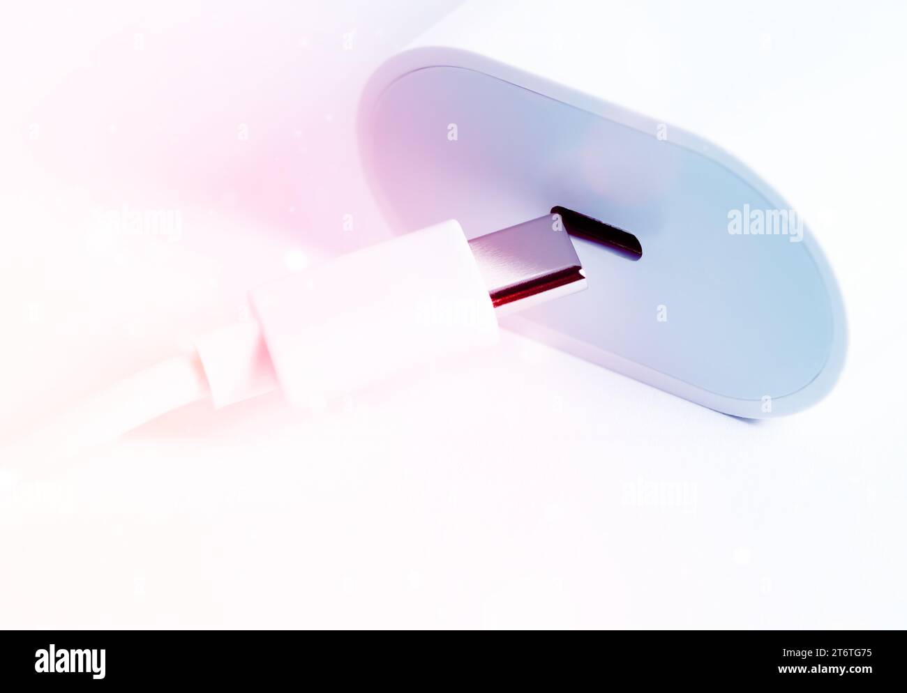 Ricarica rapida USB Type-C. Tecnologie moderne, dispositivi hi-tech, consumo di elettricità. Foto Stock