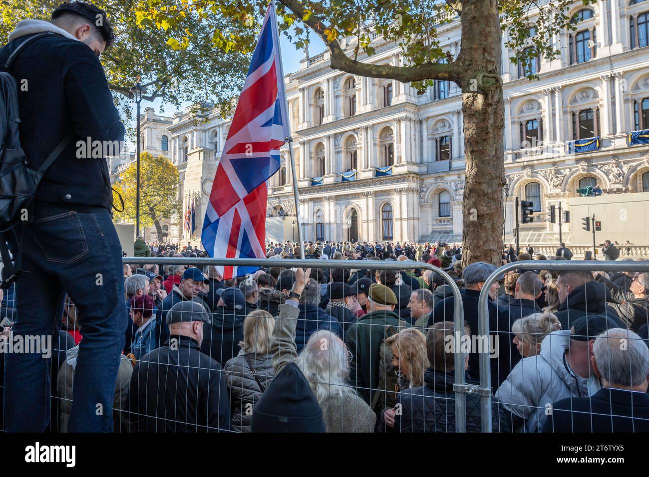 Whitehall, Londra, Inghilterra. 11 novembre 2023. La gente si è riunita per commemorare il giorno dell'armistizio 2023. Credito: Jessica Girvan/Alamy Live News Foto Stock
