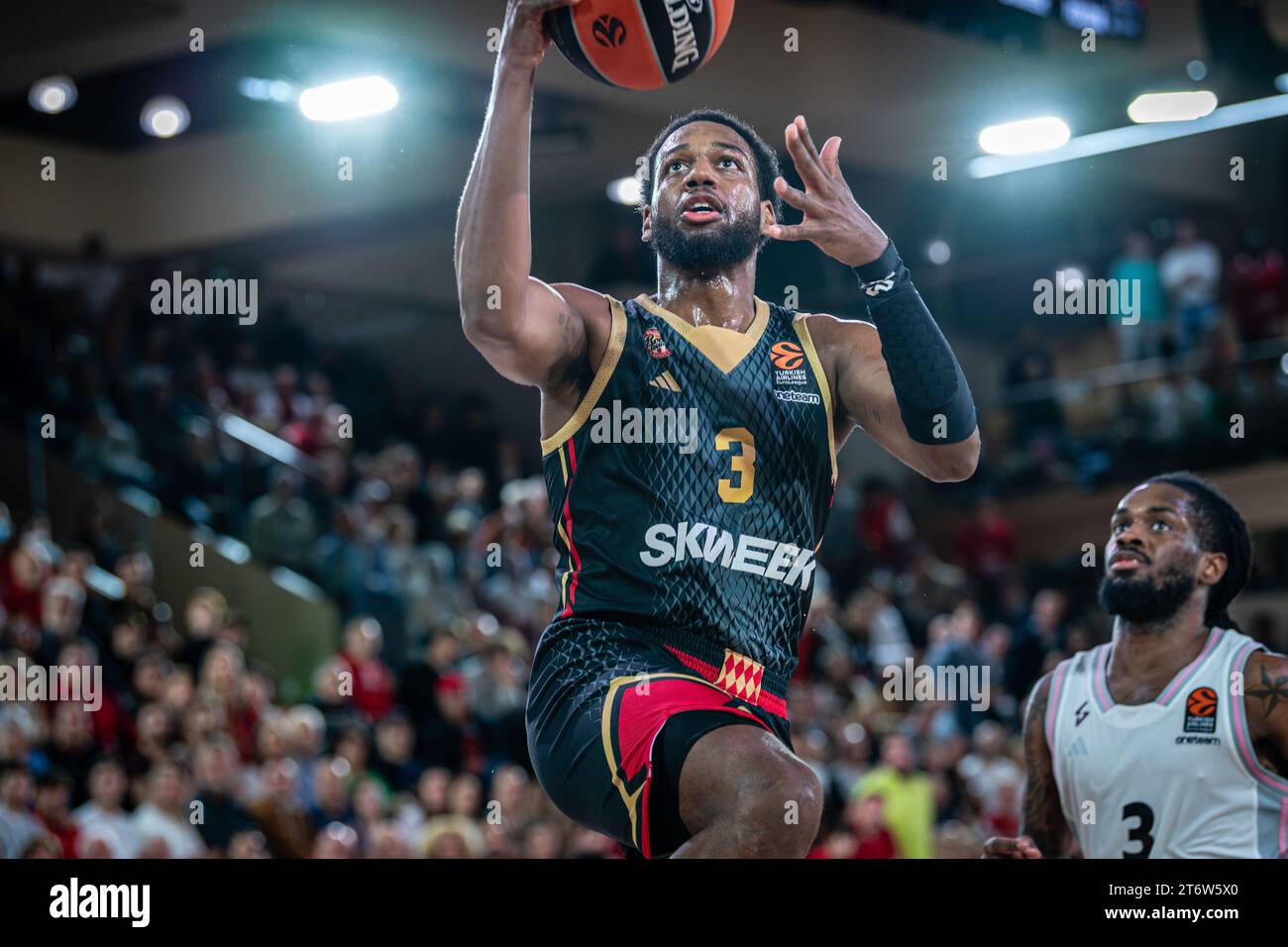 Il giocatore di Monaco n. 3 Jordan Loyd è visto in azione durante il giorno 7 della Turkish Airlines Euroleague Basketball tra IL Principato di Monaco e l'ASVEL Villeurbanne. COME Monaco ha vinto Asvel 80-75 per il settimo giorno di Basketball Turkish Airlines Euroleague a Monaco. Foto Stock