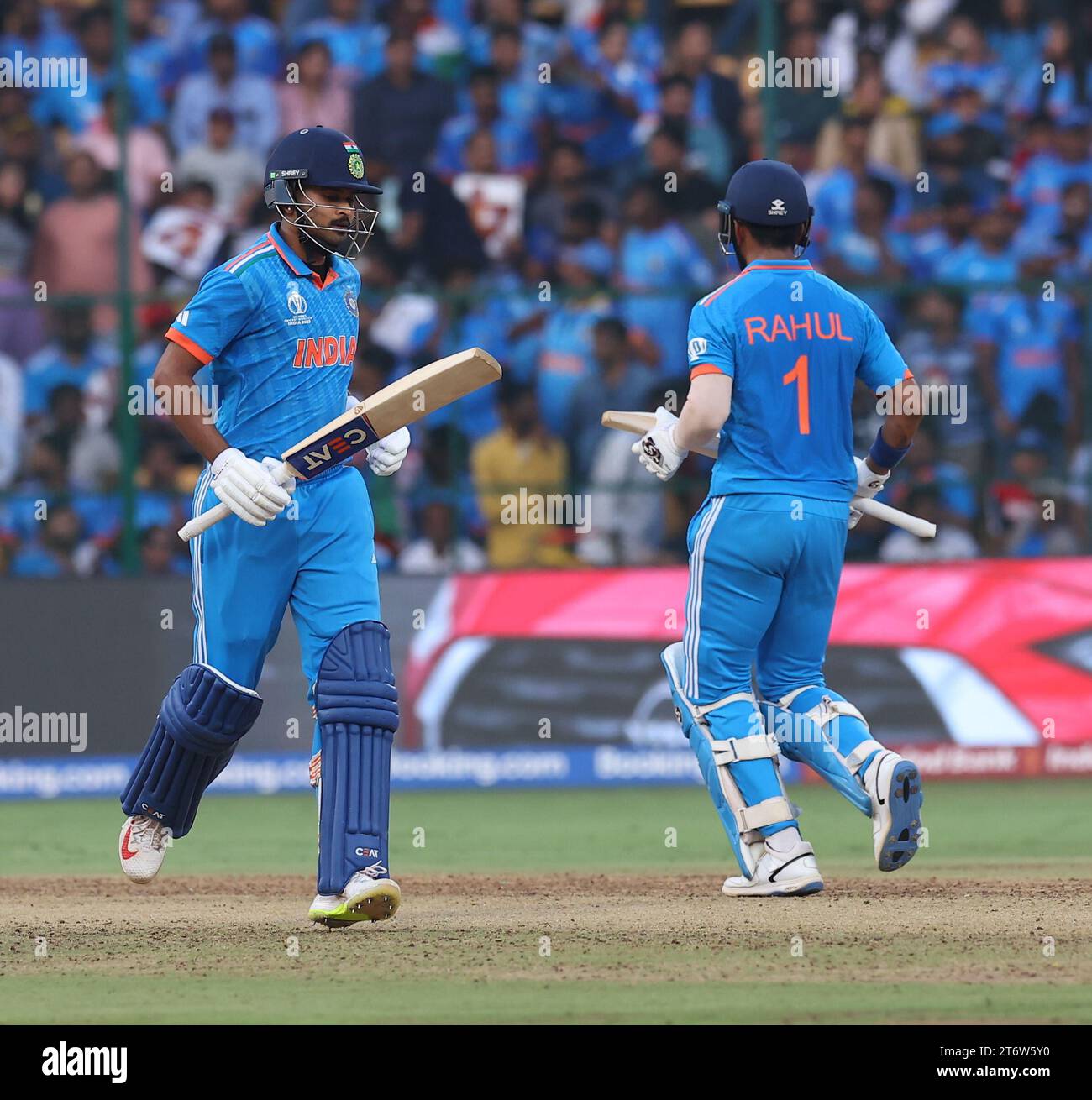 45a partita della ICC Men’s Cricket World Cup INDIA 2023: India V Netherland al Chinnasamy Stadium, a partire da ora India 394-3. Shreyas Iyer colpisce a TON Credit: Seshadri SUKUMAR/Alamy Live News Foto Stock