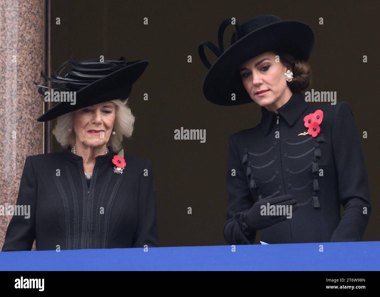 Londra, Regno Unito. 12 novembre 2023. Camilla, la Regina consorte e la Principessa del Galles assistono al servizio domenicale della memoria al Cenotafio, Whitehall. Credito: Doug Peters/EMPICS/Alamy Live News Foto Stock