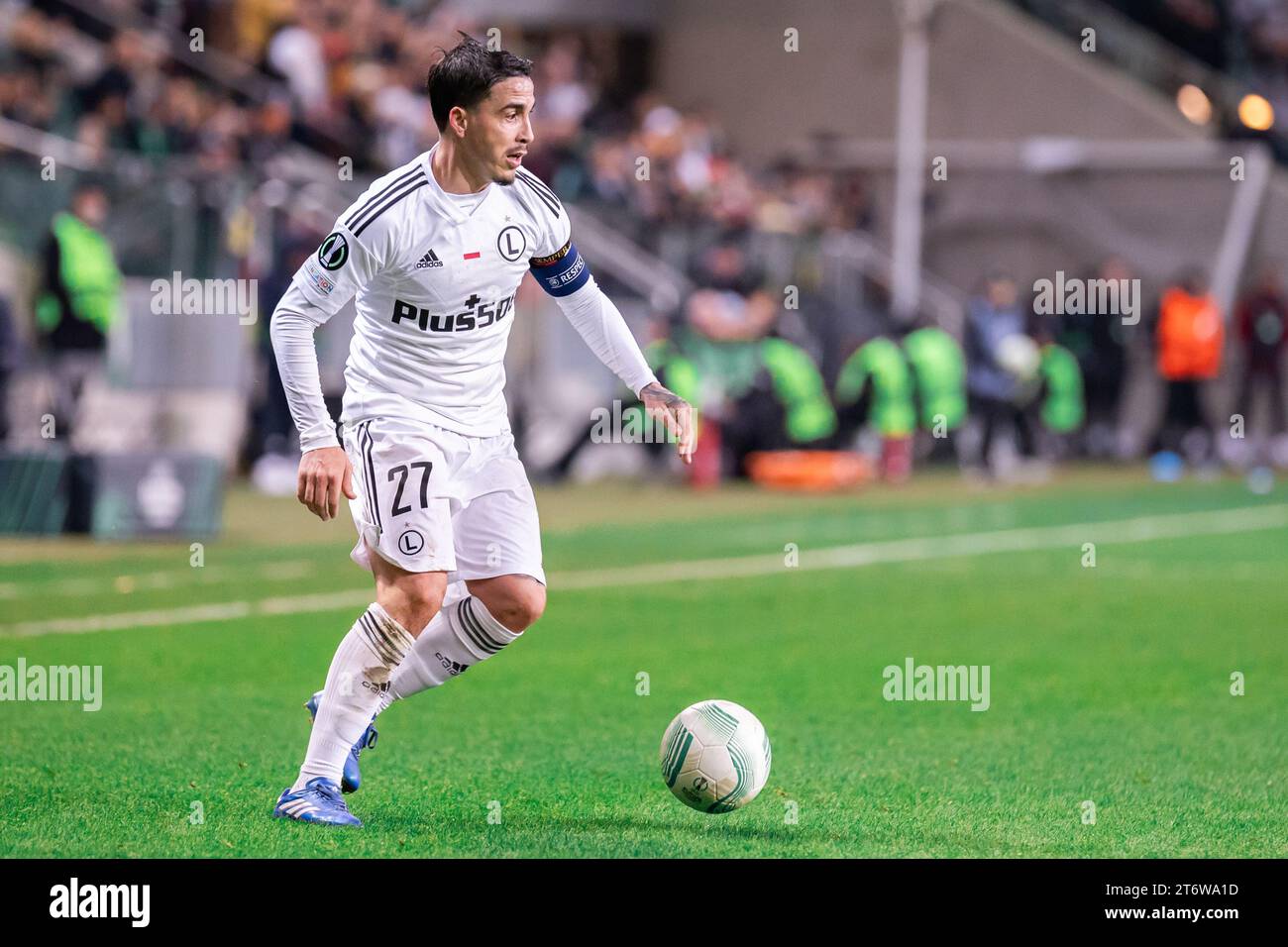 Josue Pesqueira di Legia visto in azione durante la fase a gironi della UEFA Europa Conference League tra Legia Warszawa e HSK Zrinjski Mostar al Maresciallo Jozef Pilsudski Legia Varsavia Municipal Stadium.punteggio finale; Legia Warszawa 2:0 HSK Zrinjski Mostar. (Foto di Mikolaj Barbanell / SOPA Images/Sipa USA) Foto Stock