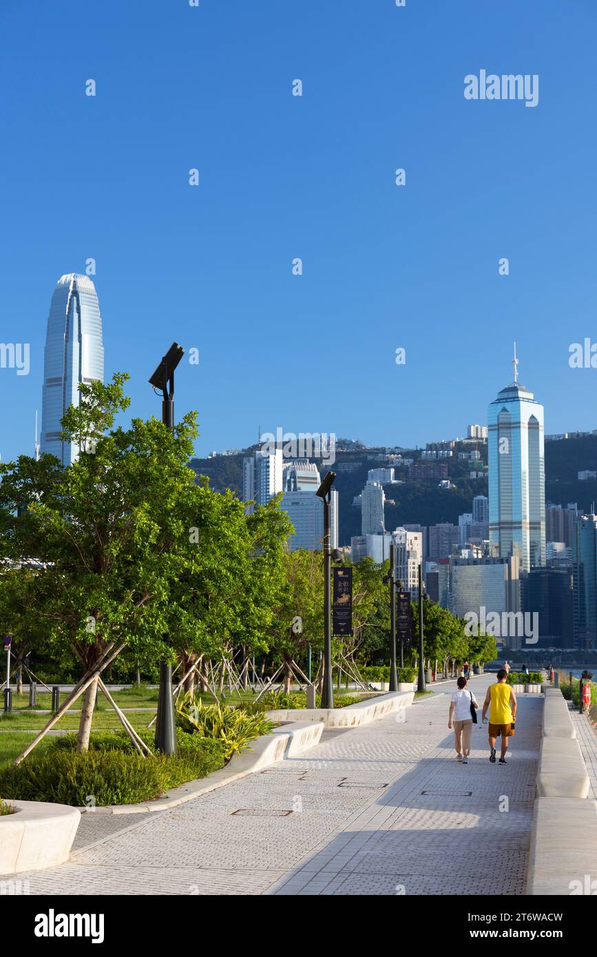 Skyline dell'Isola di Hong Kong dal quartiere culturale di West Kowloon, Kowloon, Hong Kong Foto Stock