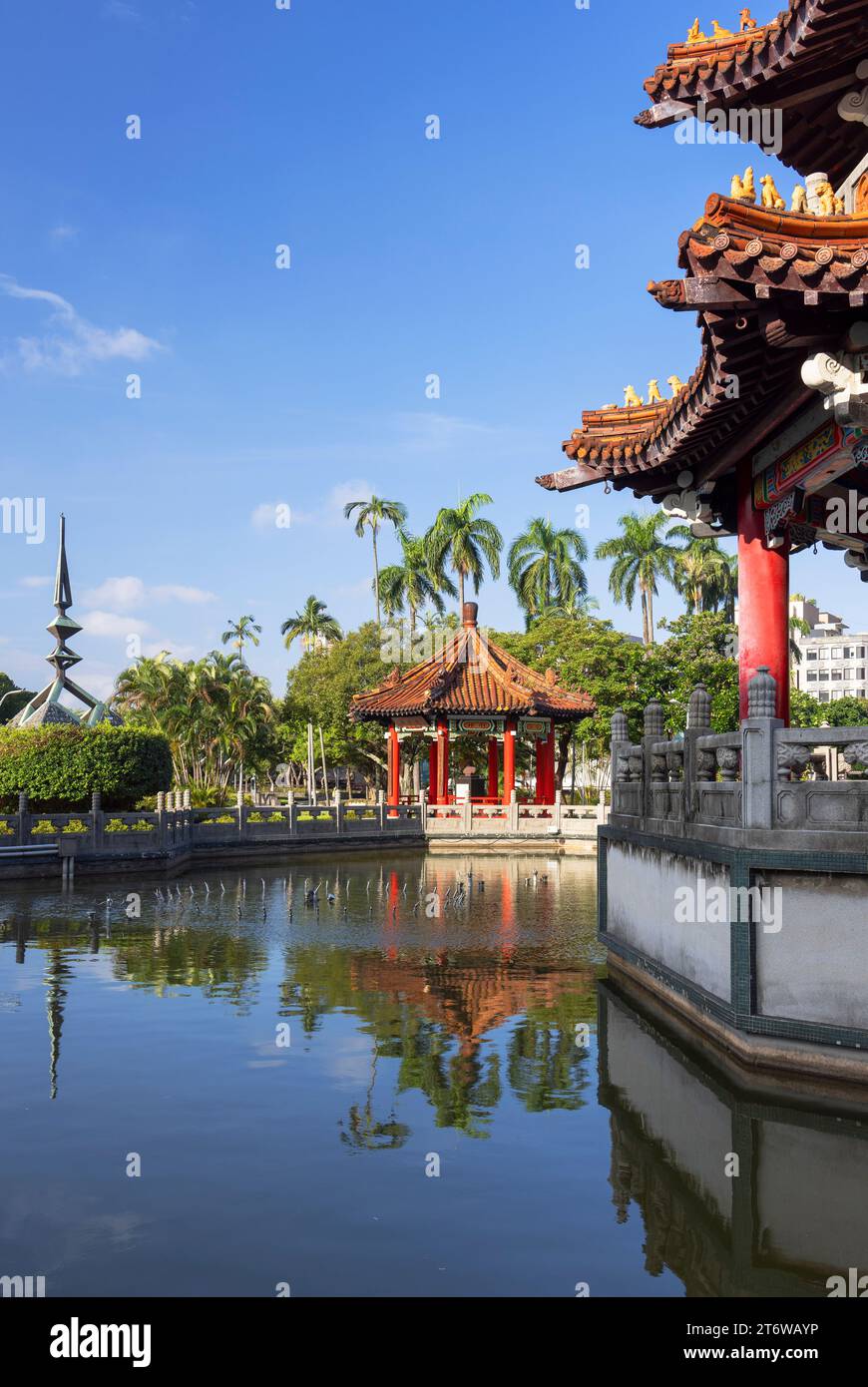 Pagode e Monumento alla Pace del 228 nel Parco Memoriale della Pace del 228, Taipei, Taiwan Foto Stock