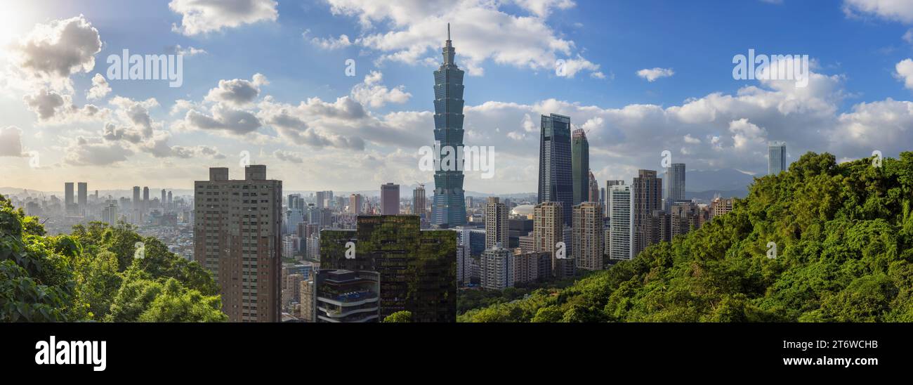 Taipei 101 e grattacieli di Xinyi, Taipei, Taiwan Foto Stock