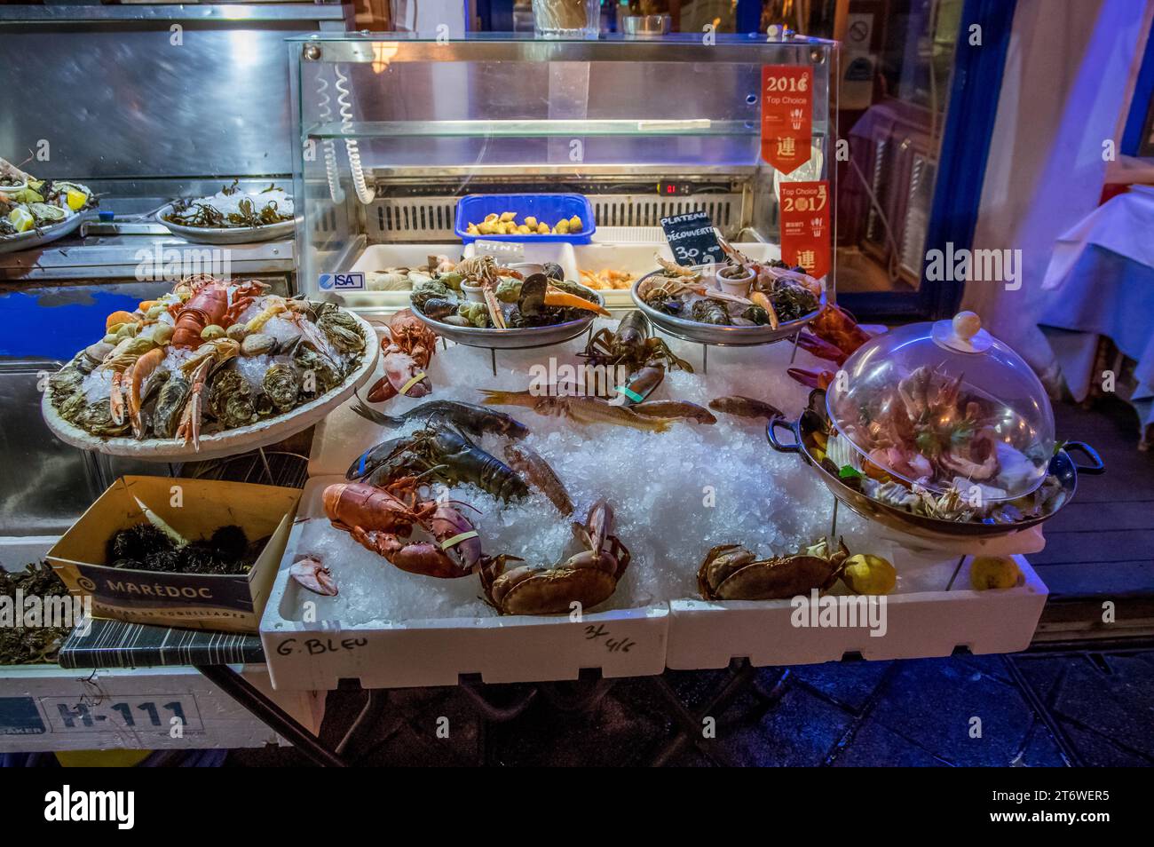 L'Altopiano royale è uno straordinario piatto di pesce fresco crudo, diffuso in Francia e in altri paesi del Mediterraneo Foto Stock