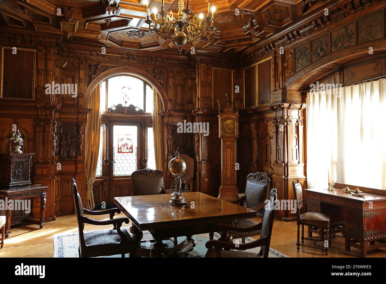 Sala del Consiglio, Castello di Peleş, Sinaia, Contea di Prahova, Romania, Europa Foto Stock