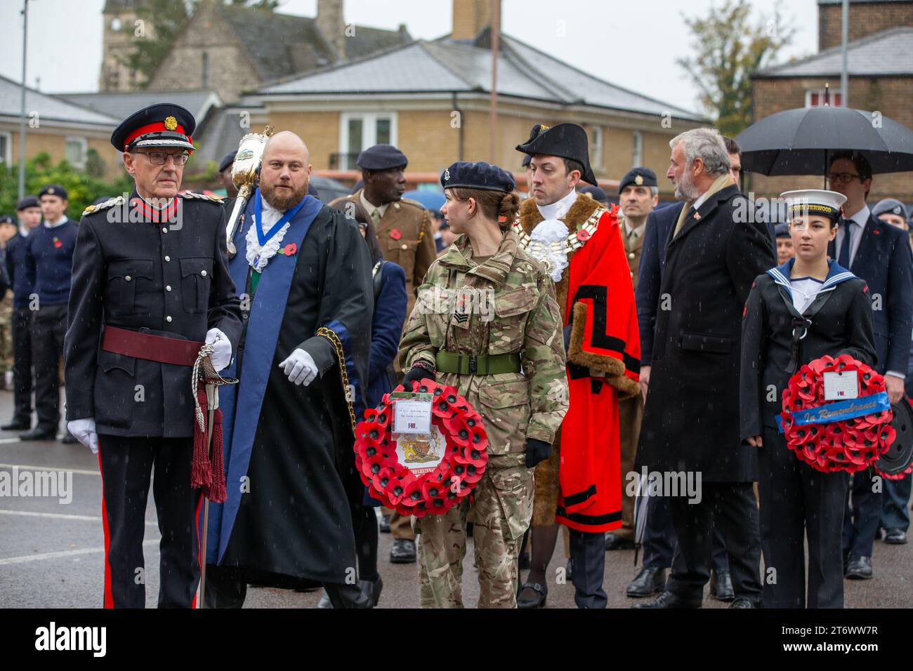 Brentwood,Essex, Regno Unito 12 novembre 2023 Brentwood's Remembrance Day Parade and Service at the War Memorial all'incrocio con Shenfield Road, dove avverrà la posa di corone e due minuti di silenzio per sostenere le nostre forze armate del passato e del presente e ricordare coloro che hanno dato la loro vita al servizio del nostro paese credito: Richard Lincoln/Alamy Live News Foto Stock
