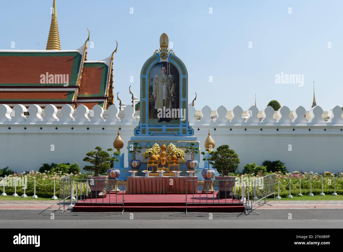 NA Phra LAN Rd, Bangkok, Thailandia - 19 marzo 2018: Memoriale del Re Bhumibol Adulyadej di fronte al Grand Palace. Foto Stock