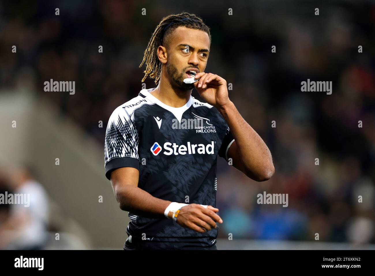 Elliott Obatoyinbo dei Newcastle Falcons durante il Gallagher Premiership Match a Kingston Park, Newcastle upon Tyne. Data foto: Domenica 12 novembre 2023. Foto Stock