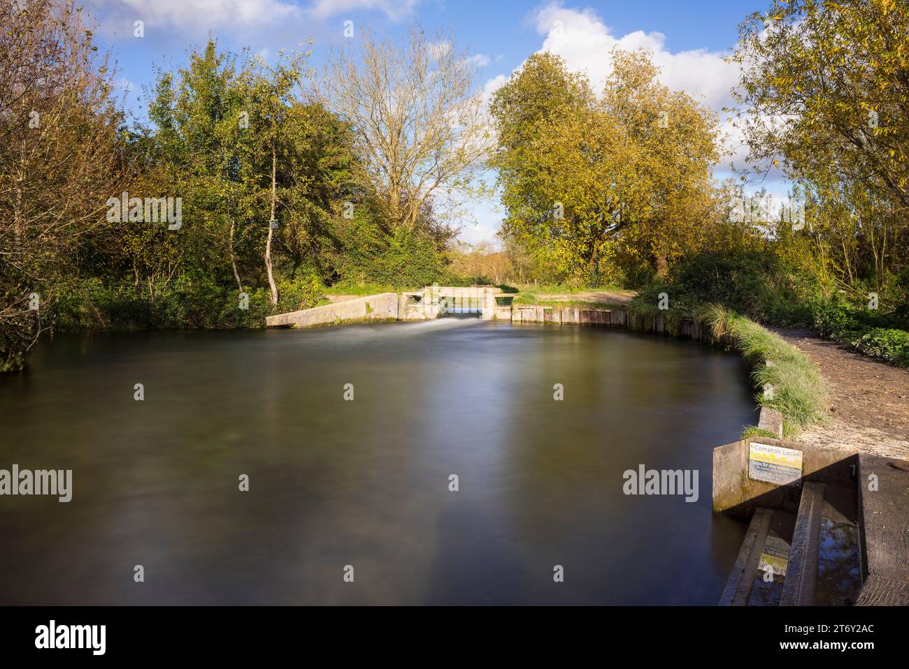 Compton Lock sulla Itchen Navigation vicino a Shawford, Hampshire, Inghilterra Foto Stock