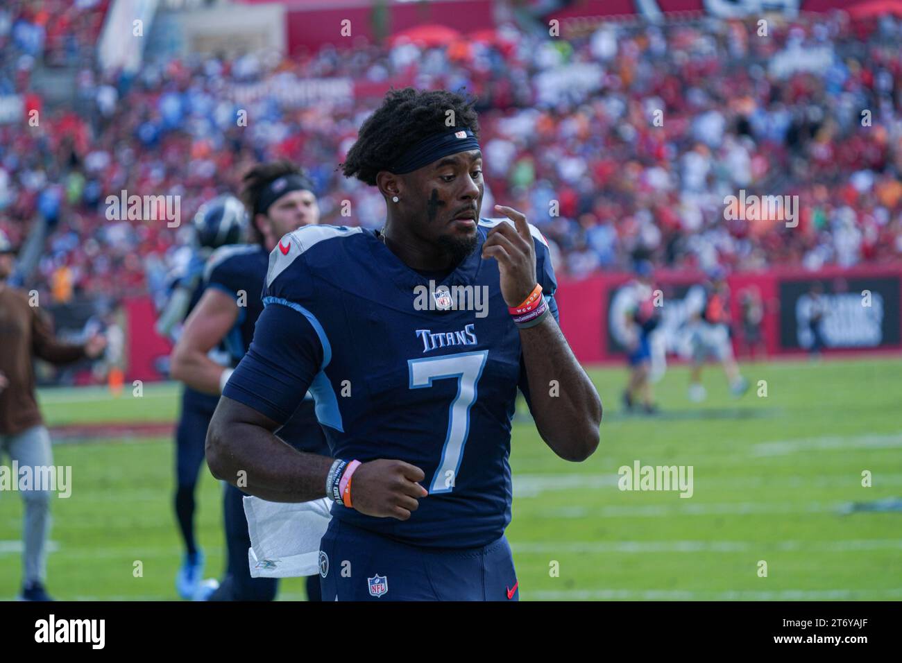 Tampa Bay, Florida, Stati Uniti, 12 novembre 2023, il giocatore dei Tennessee Titans Malik Willis n. 7 al Raymond James Stadium. (Foto Credit: Marty Jean-Louis/Alamy Live News Foto Stock