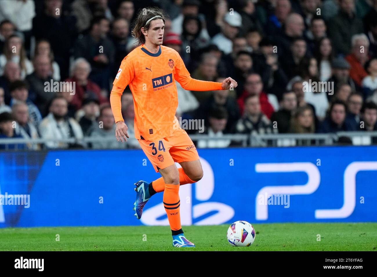 Yarek Gasiorowski del Valencia CF durante la partita di la Liga tra Real Madrid e Valencia CF giocata allo stadio Santiago Bernabeu l'11 novembre 2023 a Madrid, in Spagna. (Foto di Cesar Cebolla / PRESSINPHOTO) Foto Stock