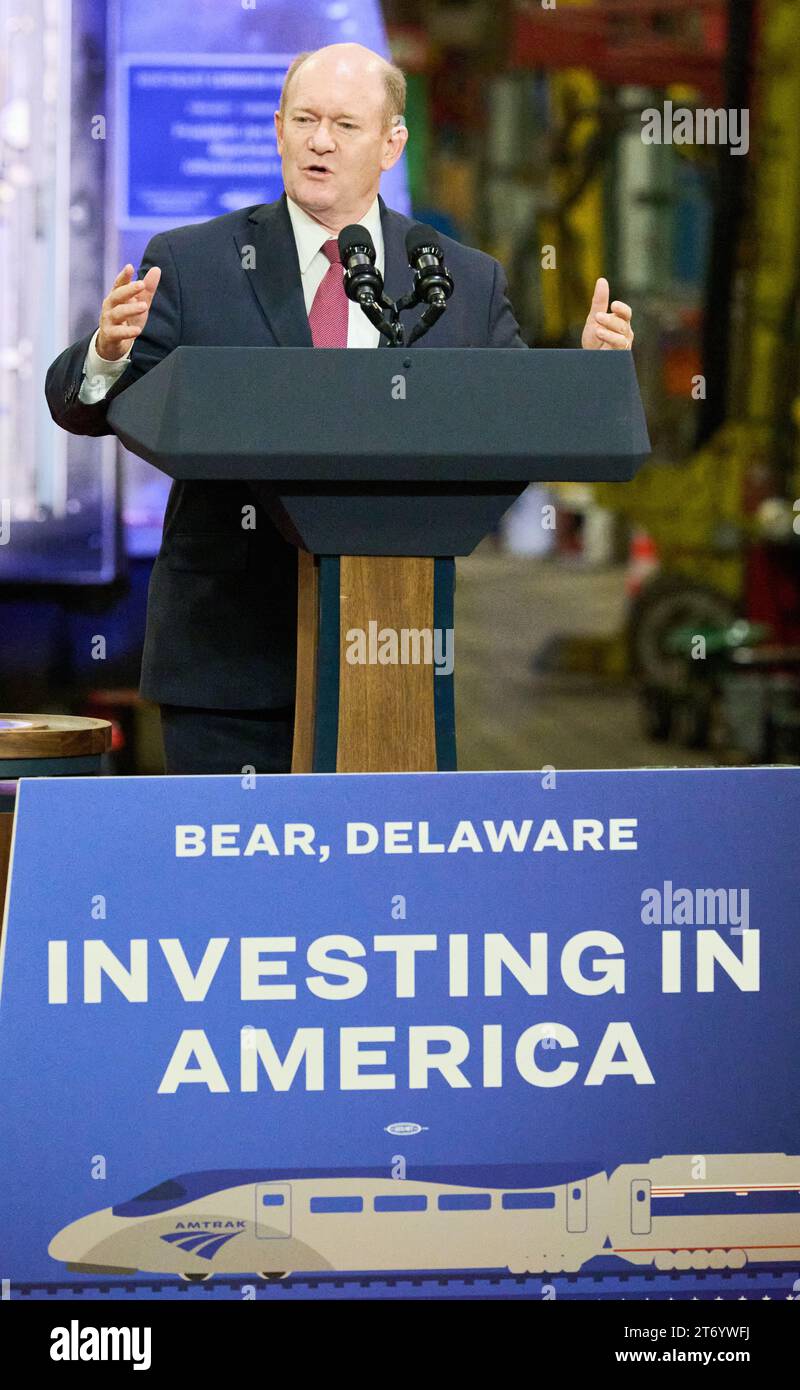 BEAR, DE, USA - 6 NOVEMBRE 2023: Il senatore Chris Coons parla a un evento in cui il presidente Joe Biden fa osservazioni a Bear, Delaware, Stati Uniti. Foto Stock