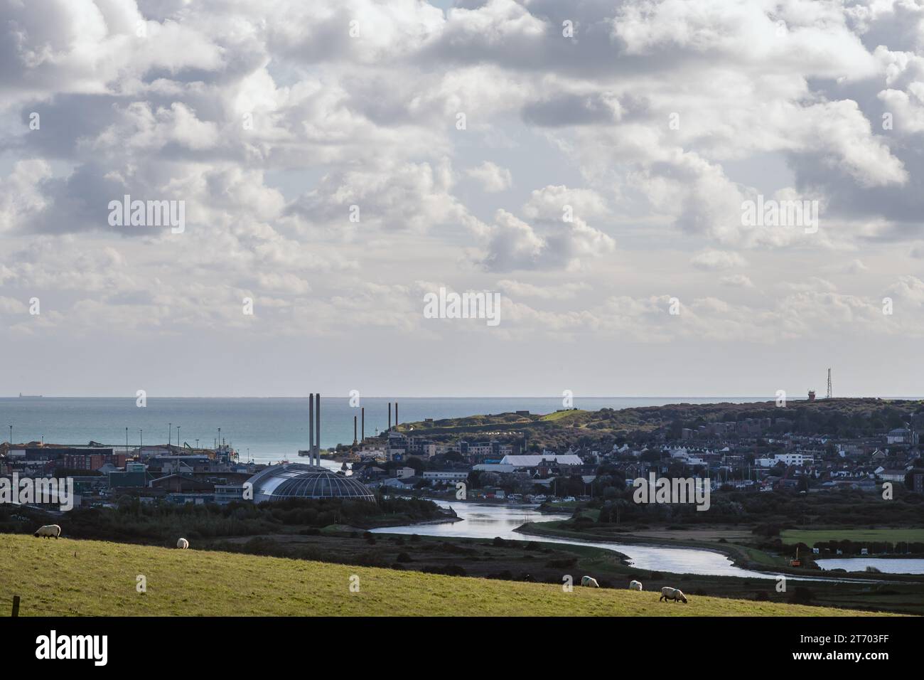 Vista di Newhaven e del fiume Ouse in una giornata nuvolosa autunnale, East Sussex, Inghilterra Foto Stock