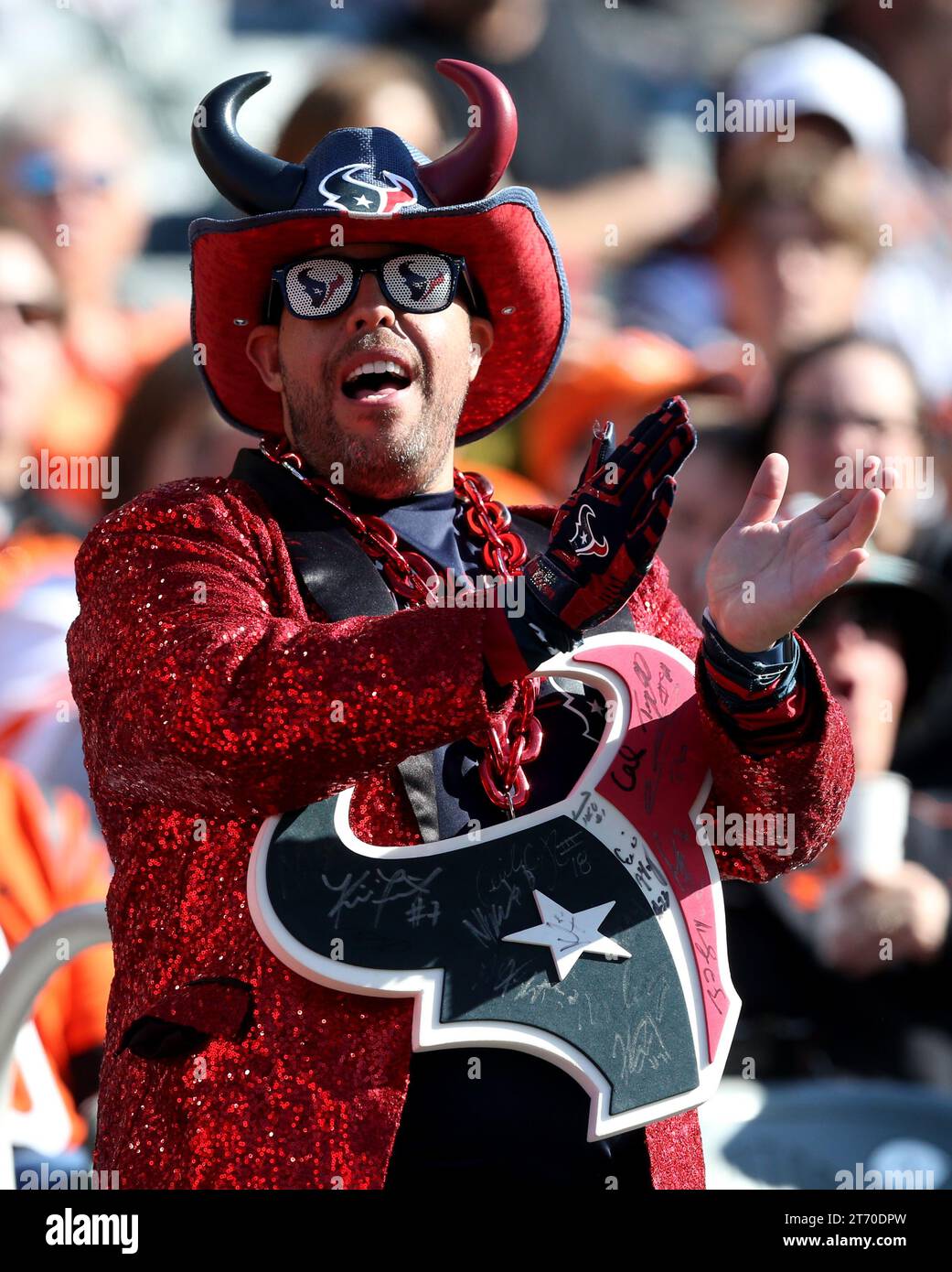Cincinnati, Stati Uniti. 12 novembre 2023. I tifosi di football tifosi tifosi per le squadre durante la partita tra gli Houston Texans e i Cincinnati Bengals al Paycor Stadium di domenica 12 novembre 2023 a Cincinnati. Ohio. Foto di John Sommers II/UPI Credit: UPI/Alamy Live News Foto Stock