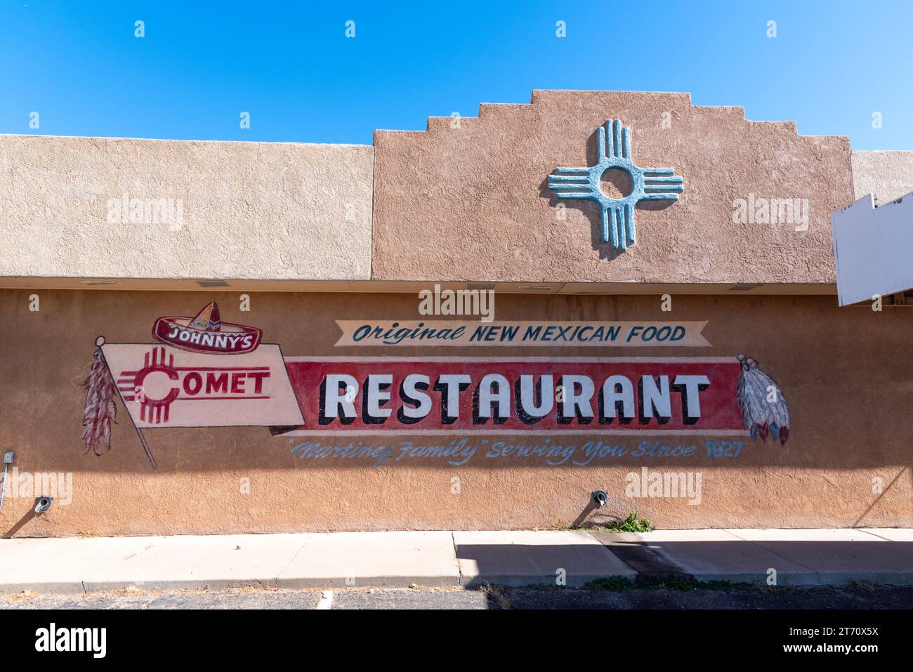 Esterno del Comet Restaurant, ristorante a conduzione familiare sulla storica Route 66, Mother Road, Santa Rosa, New Mexico, USA. Foto Stock