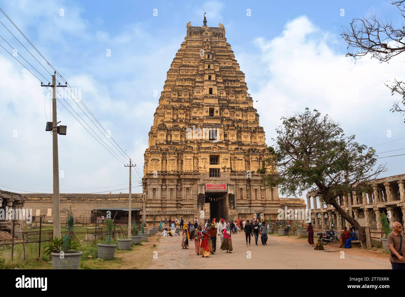 Storico Tempio di Virupaksha costruito nel XIV secolo a Hampi Karnataka, India Foto Stock