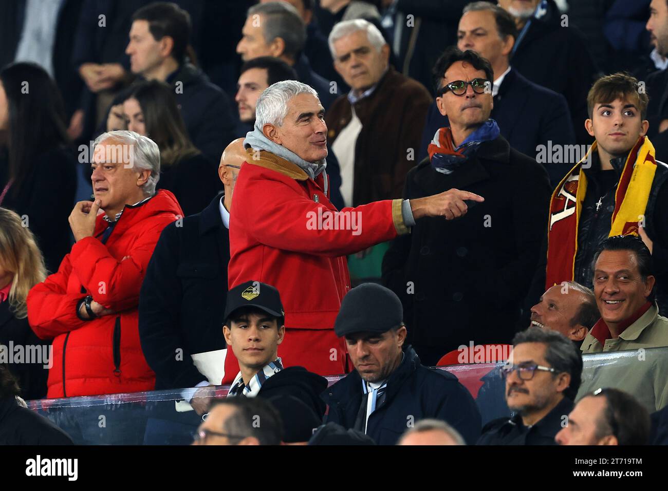 ROMA, Italia - 12.11.2023: VIP in tribuna per assistere derby Lazio Roma, Pierferdinando Casini con Giulio Napolitano figlio dell'ex presidente della Repubblica italiana Foto Stock