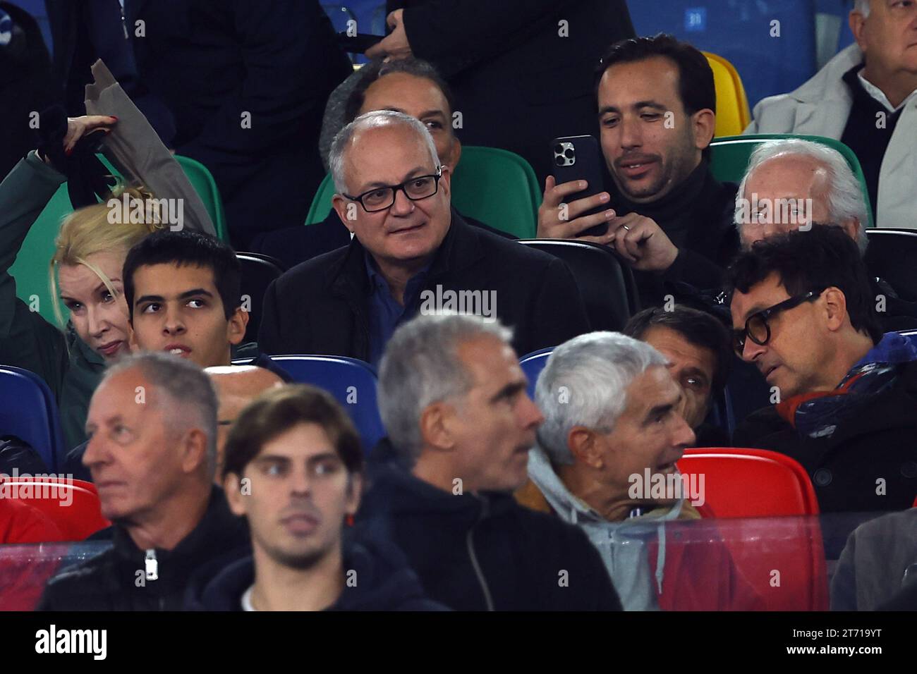 ROMA, Italia - 12.11.2023: VIP in tribuna per assistal derby Lazio Roma,il sindaco di Roma Gualtieri con di fianco il padre di Gabriele Sandri Giorgio Sandri Foto Stock