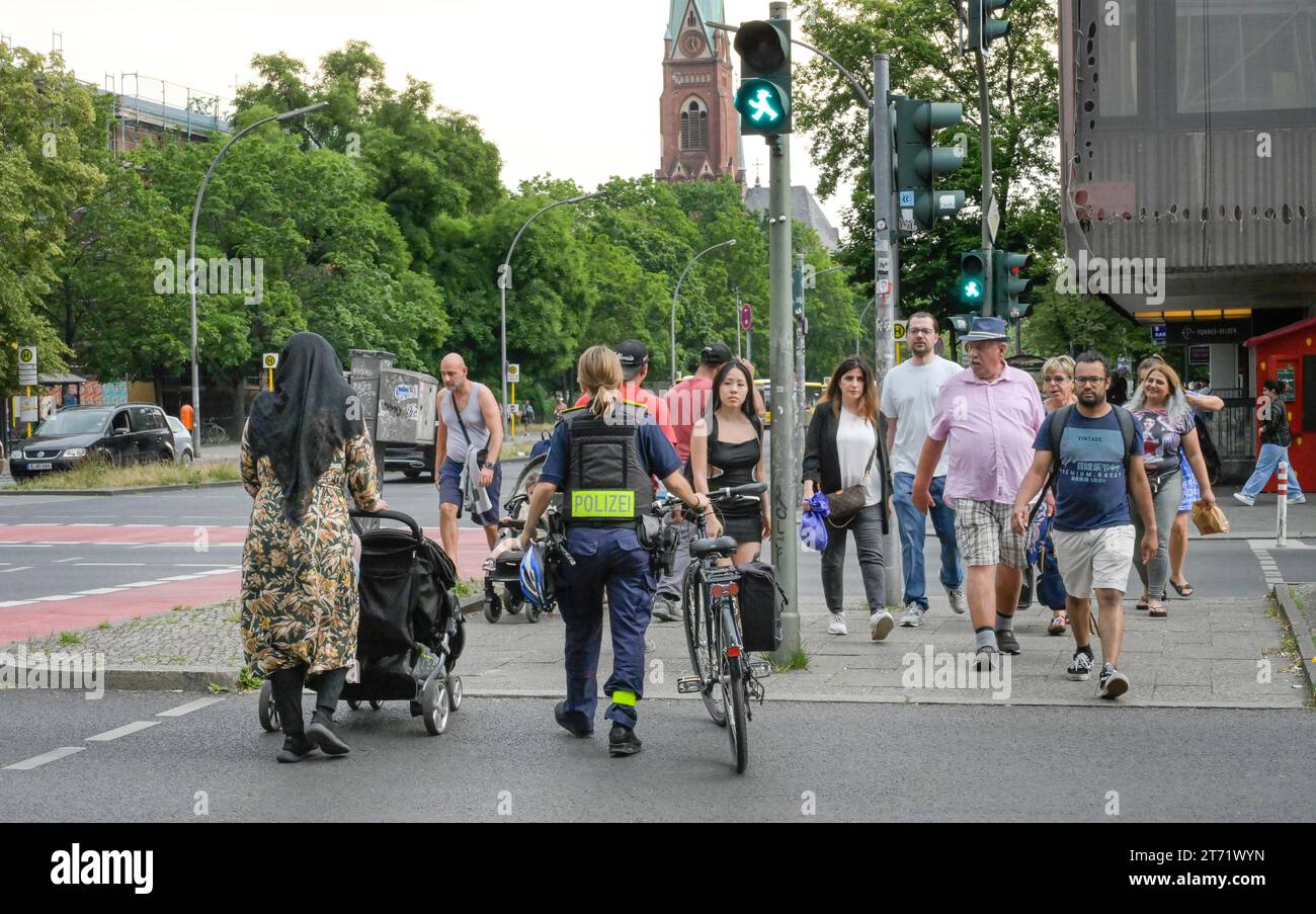 Fußgängerampel, Straßenszene, Müllerstraße, matrimonio, Mitte, Berlin, Deutschland *** didascalia locale *** , Berlin, Deutschland Foto Stock