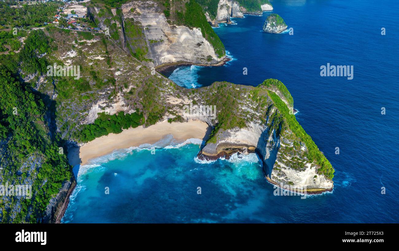 Vista aerea del Kelingking Spiaggia di Nusa Penida isola di Bali in Indonesia. Foto Stock
