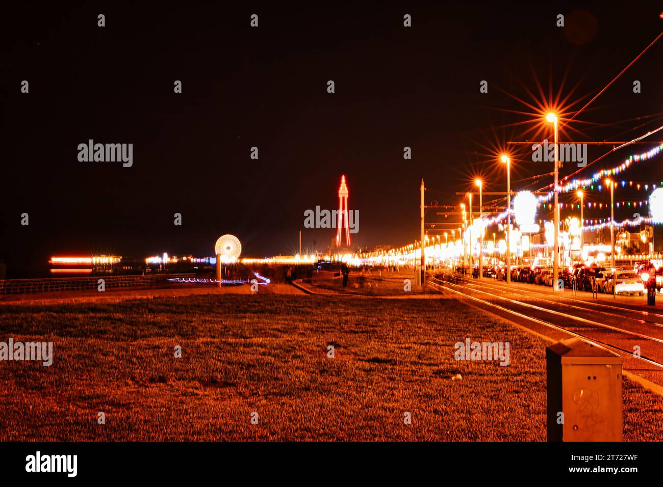 Una foto del paesaggio urbano scattata a Blackpool durante la notte Foto Stock