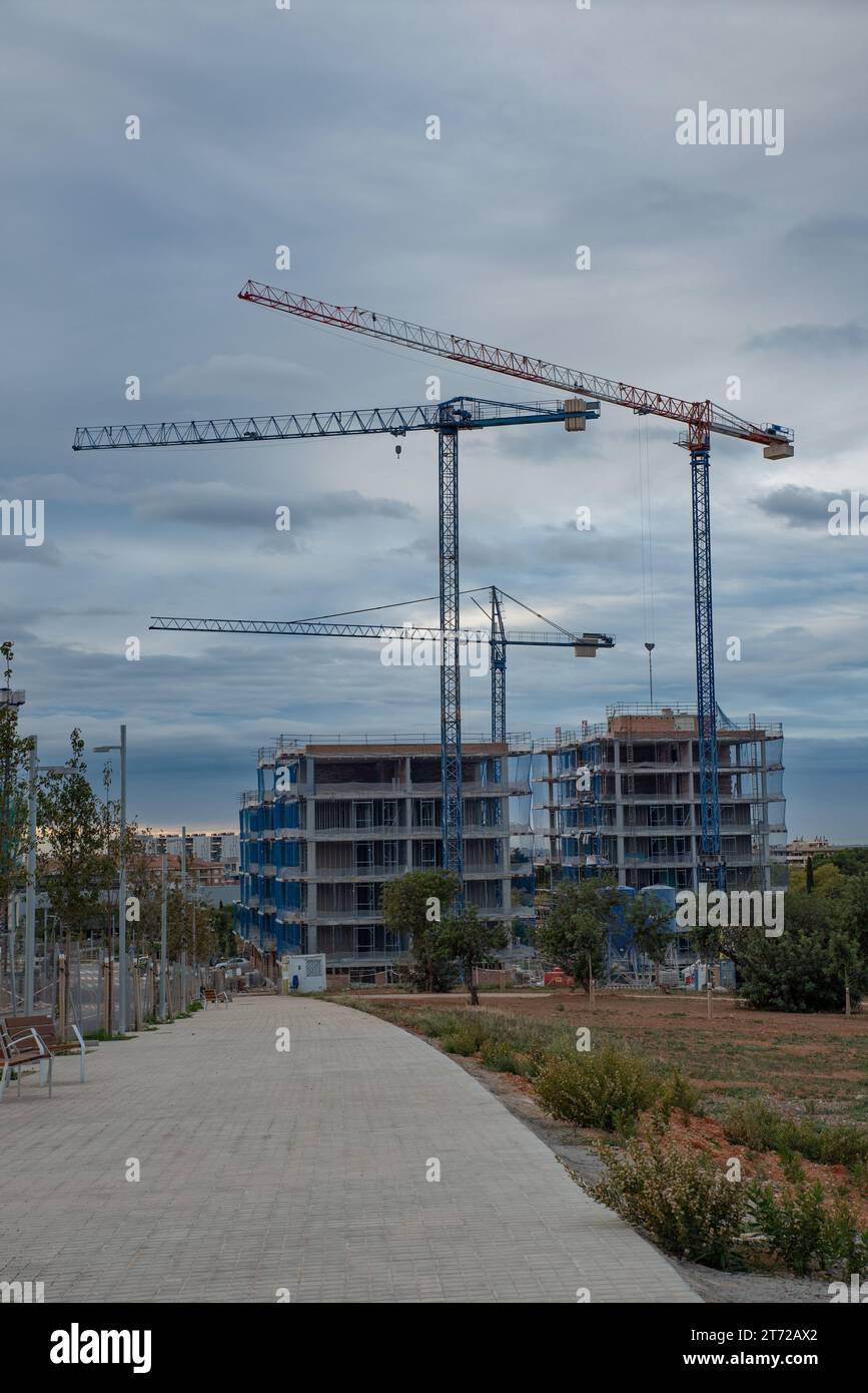 Edifici residenziali in costruzione visti la mattina a Barcellona. Foto Stock