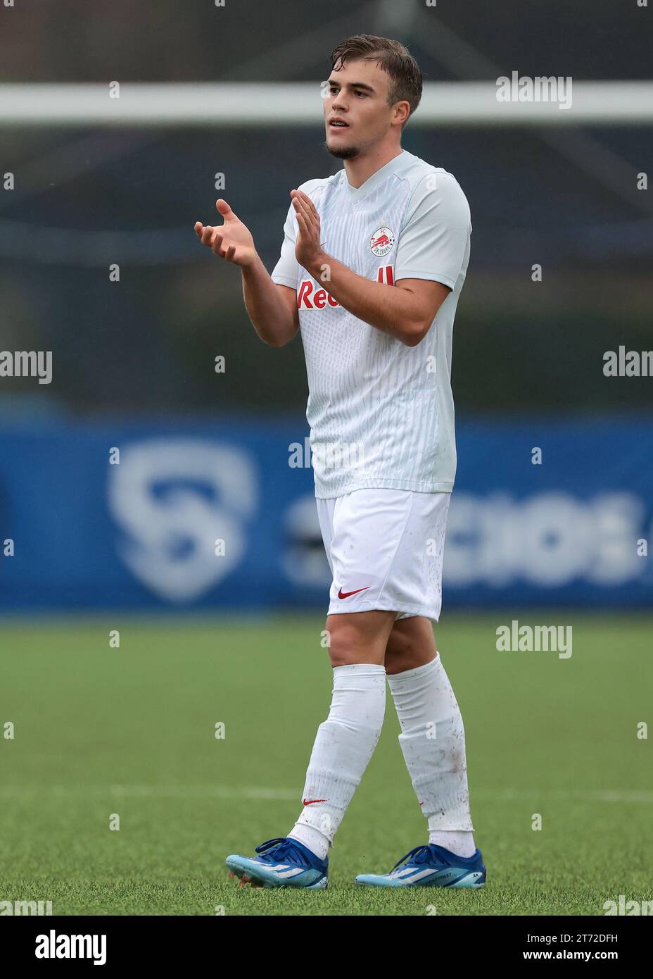 Milano, 24 ottobre 2023. Mario Pejazic del Salisburgo applaude durante la partita della UEFA Youth League al Centro di sviluppo giovanile di Milano. Il credito fotografico dovrebbe leggere: Jonathan Moscrop / Sportimage Foto Stock