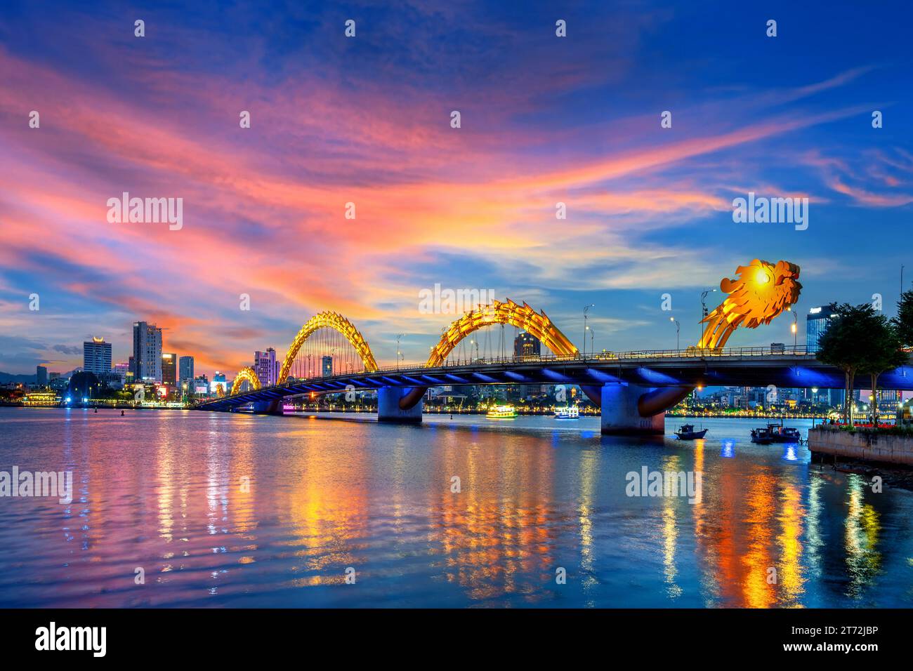 Dragon Bridge al crepuscolo a da nang, Vietnam. Foto Stock