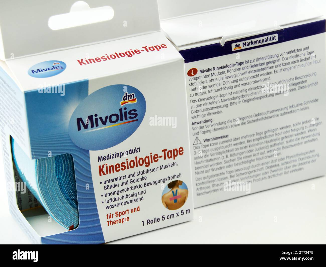Amburgo, Germania - 10 novembre 2023: Mivolis Kinesiotape Kinesiologie nastro dm Foto Stock