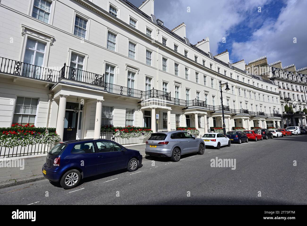 Grovenor Crescent Listed stucco Terrace, Belgravia, centro di Londra, Regno Unito Foto Stock