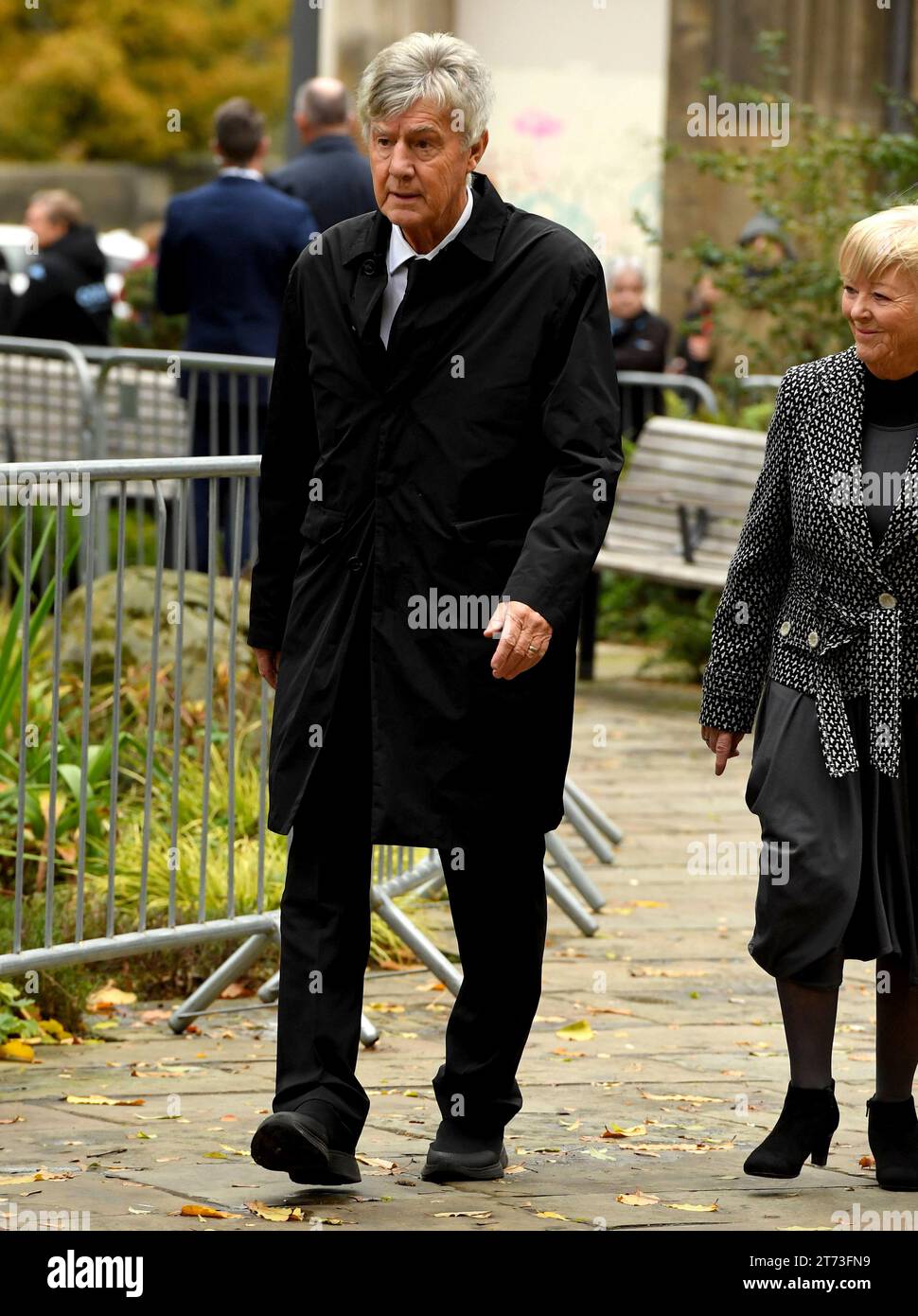 L'ex giocatore del Manchester United Brian Kidd arriva prima del funerale di Sir Bobby Charlton alla Cattedrale di Manchester, Manchester. Il Manchester United e il grande Sir Bobby Charlton morirono all'età di 86 anni in ottobre. Charlton ha segnato 249 gol per il Manchester United e li ha aiutati a vincere tre titoli di campionato, una fa Cup e la European Cup nel 1968. A livello internazionale, ha fatto parte della squadra inglese che ha vinto la Coppa del mondo nel 1966. Data immagine: Lunedì 13 novembre 2023. Foto Stock