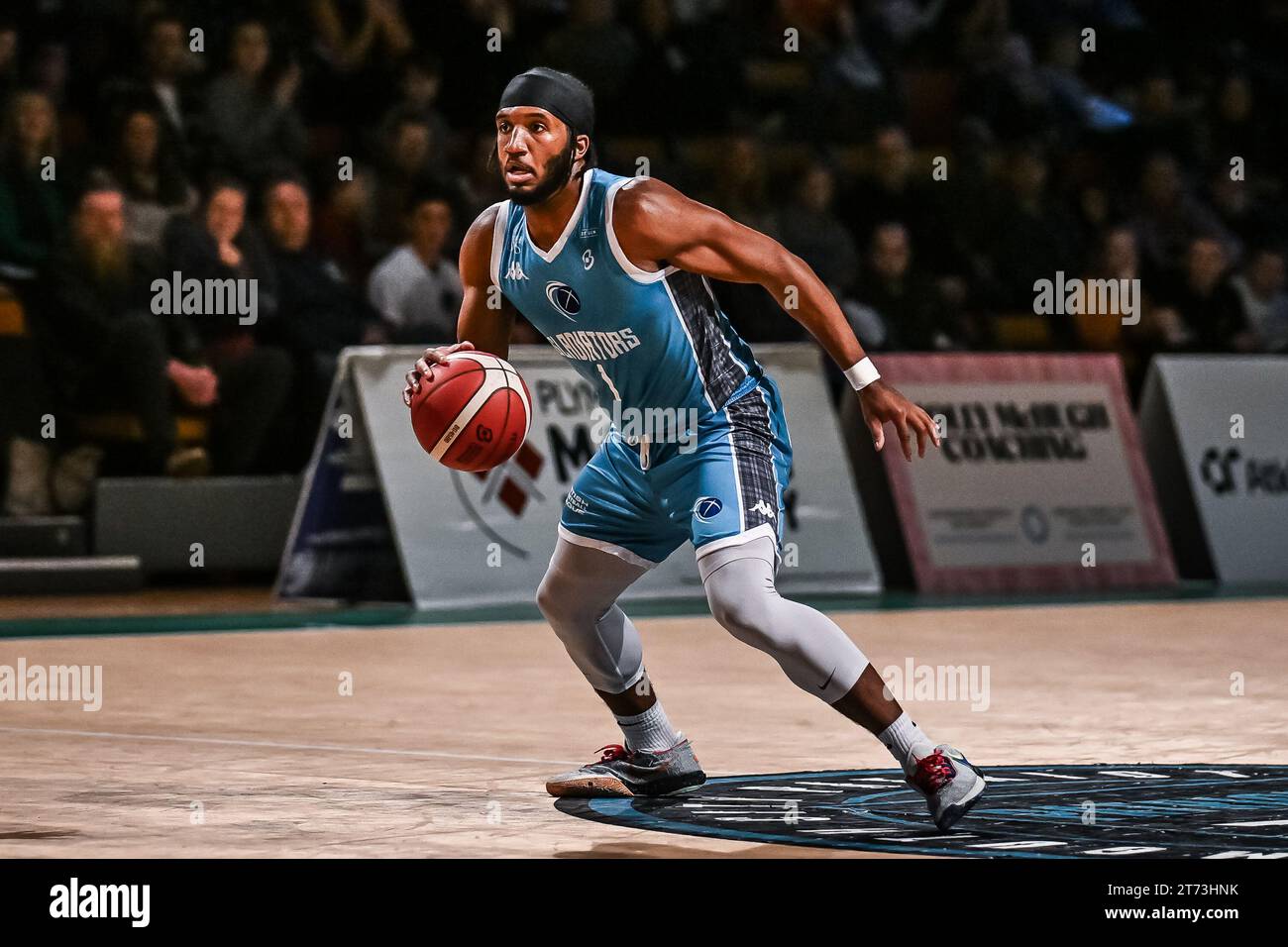 Ian Dubose n. 1 dei Caledonia Gladiators in azione durante la partita del British Basketball Championship Plymouth City Patriots vs Caledonia Gladiators al Plymouth Pavilions, Plymouth, Regno Unito, 3 novembre 2023 (foto di Craig Thomas/News Images) Foto Stock