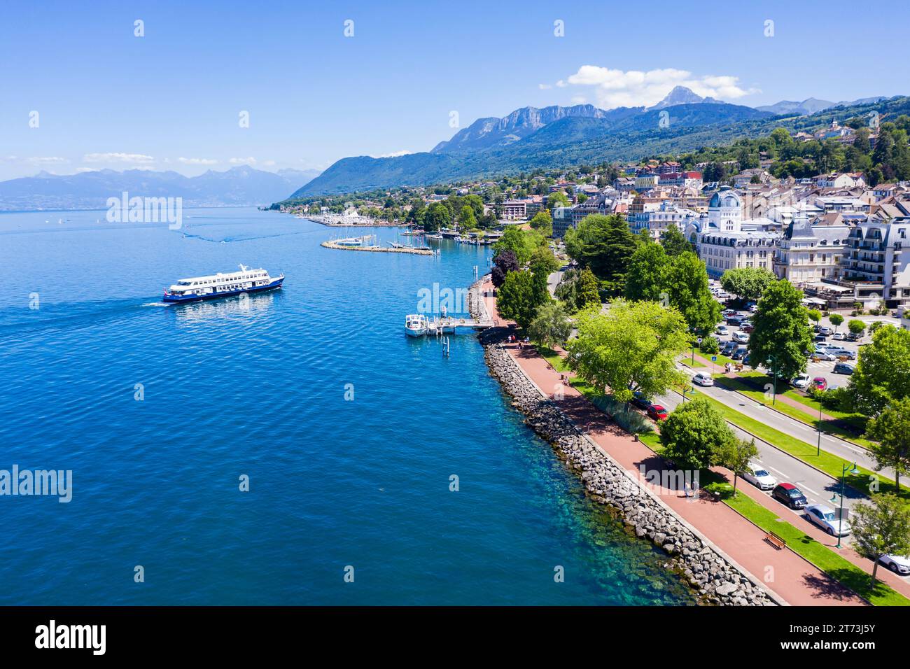 Veduta aerea della città di Evian (Evian-Les-Bains) in alta Savoia in Francia Foto Stock