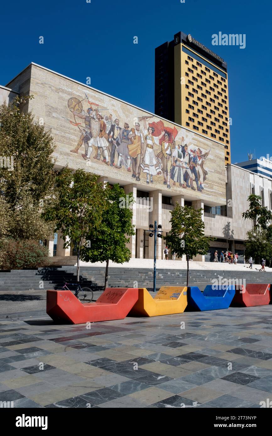 Il Museo storico Nazionale in Piazza Skanderbeg, Tirana, Albania Foto Stock