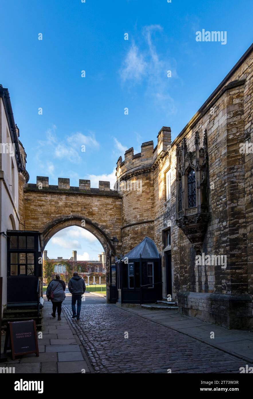 All'interno dell'ingresso East Gate al castello di Lincoln, Lincoln City, Lincolnshire, Inghilterra, Regno Unito Foto Stock