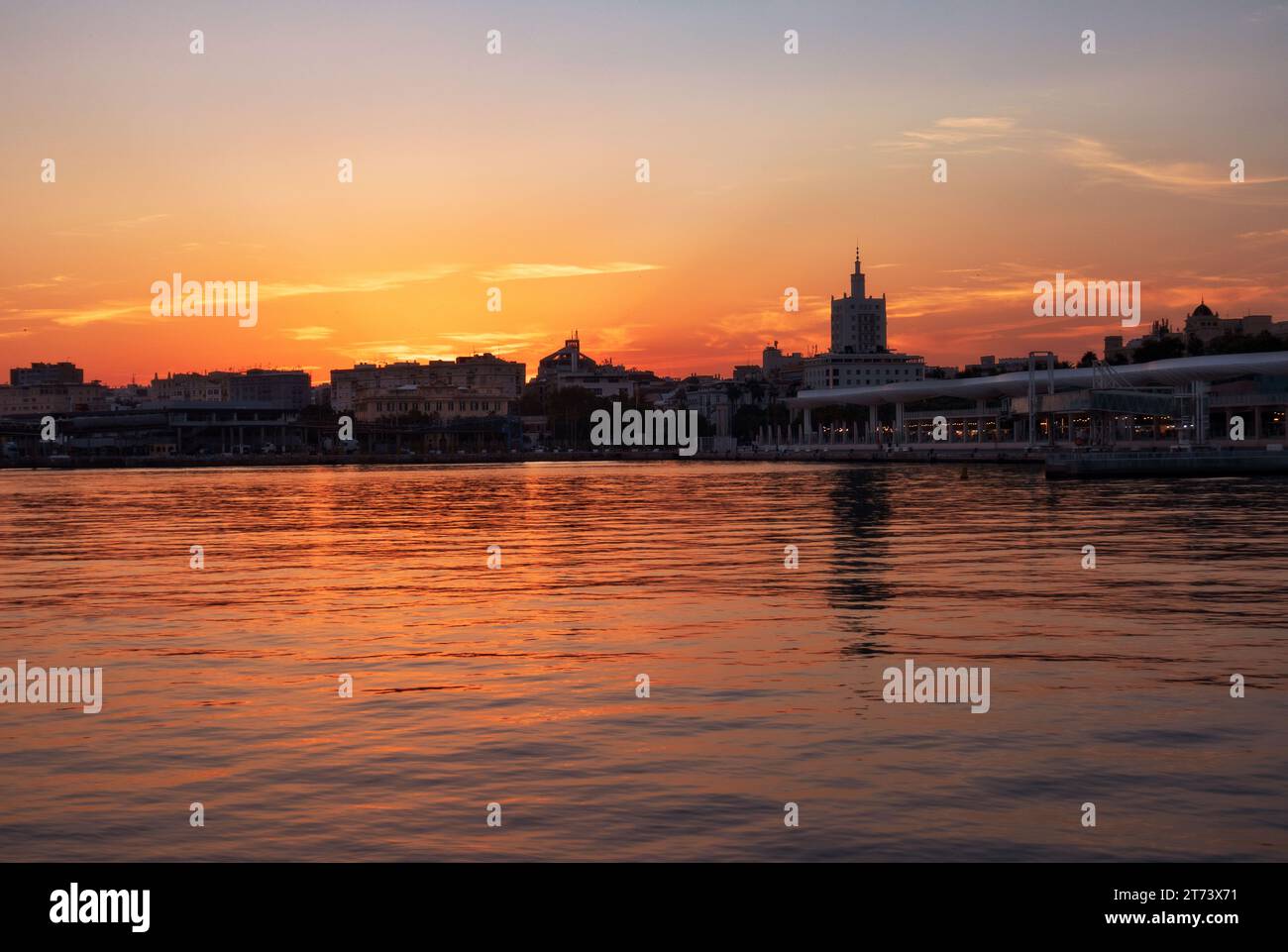 Tramonto sul porto di Malaga Foto Stock