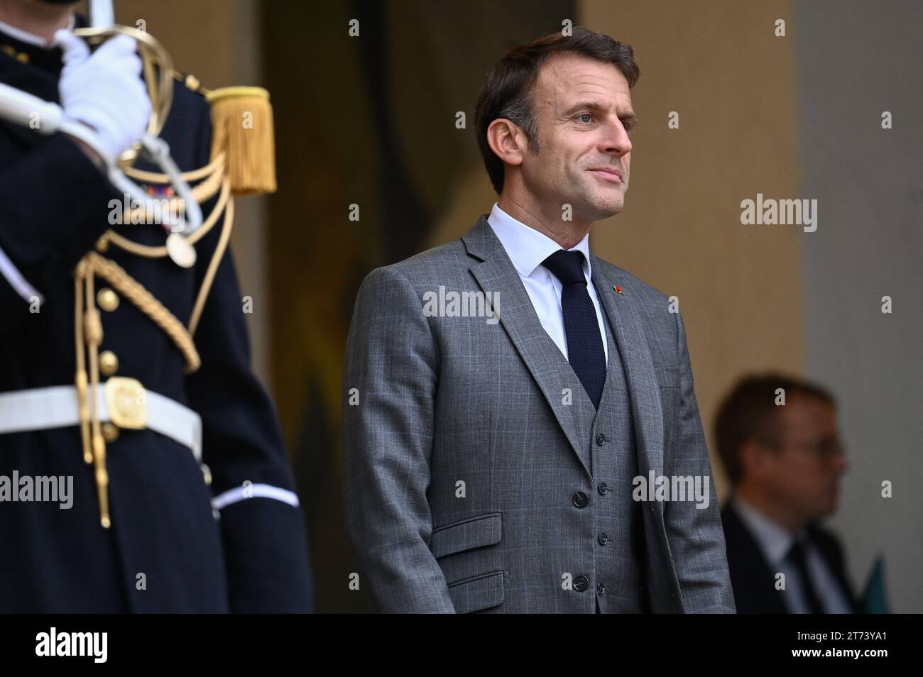 Julien Mattia / le Pictorium - Conferenza internazionale umanitaria per i civili di Gaza - 09/11/2023 - Francia / Ile-de-France (regione) / Parigi - Ritratto del presidente francese Emmanuel Macron tra incontri con i capi di Stato al 6° Forum della Pace presso il palazzo presidenziale dell'Elysee a Parigi il 9 novembre 2023. Foto Stock