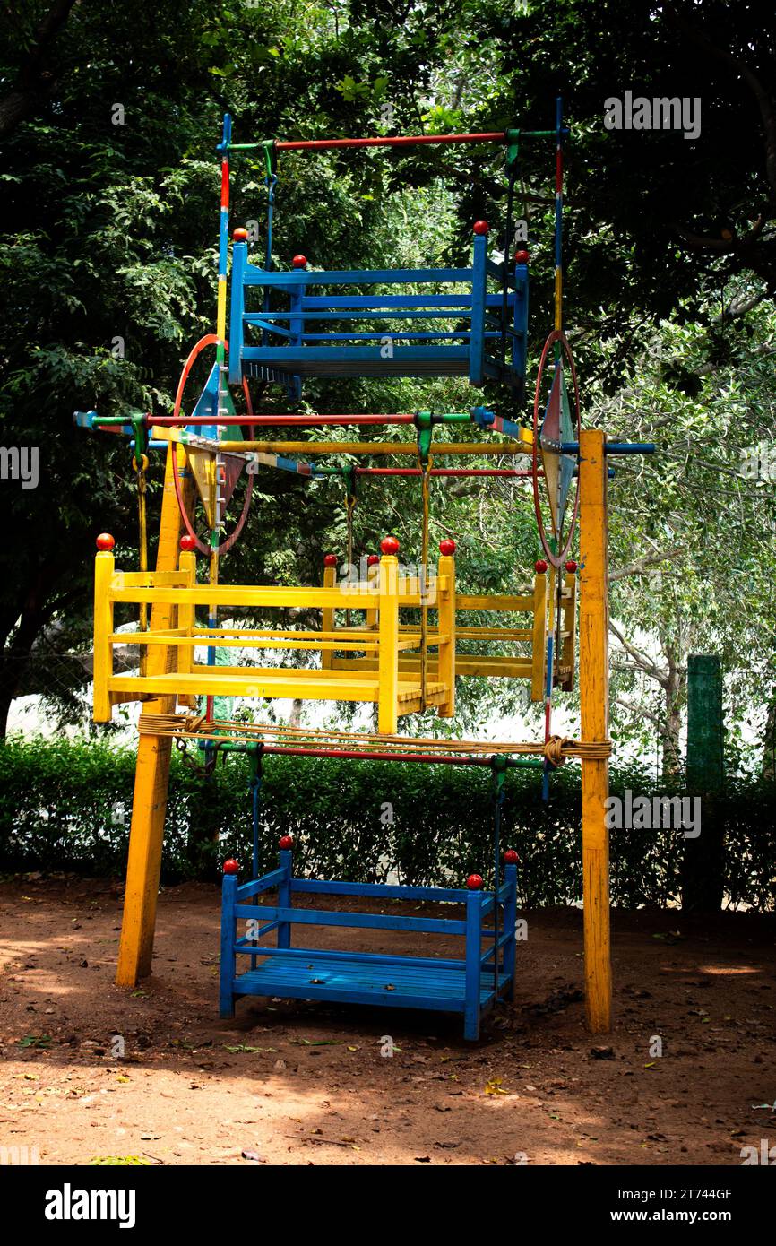 Una piccola ruota dei traghetti nel parco ricreativo del lago Muttal per i bambini. Foto Stock