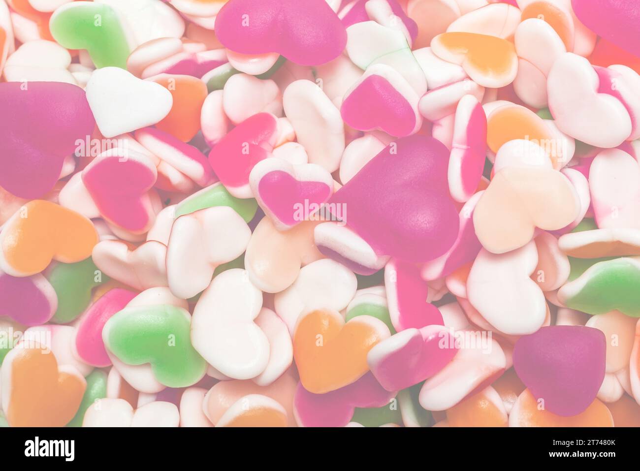 Succosa caramelle colorate di gelatina. Caramelle gommosi. Cuori. Foto Stock