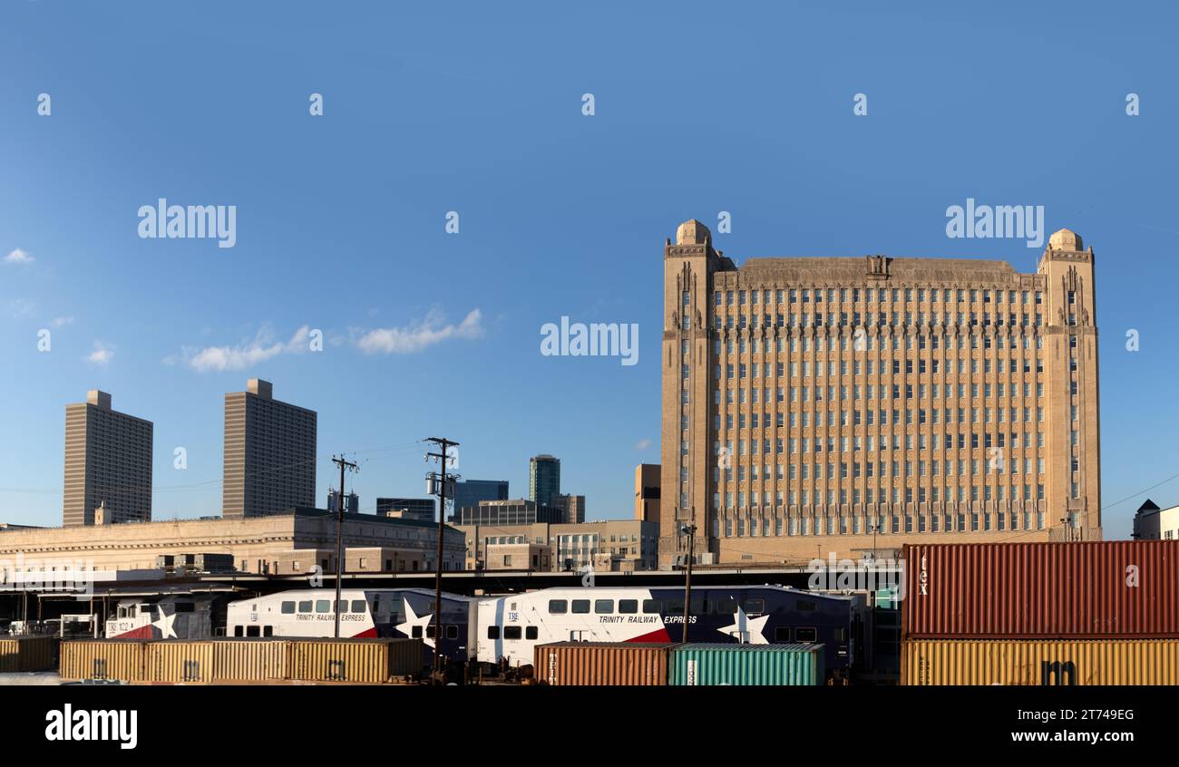 Fort Worth, Texas - 4 novembre 2023: Texas and Pacific Terminal and Warehouse, Fort Worth, Texas costruito da Wyatt Cephus Hedrick con stazione ferroviaria in f Foto Stock