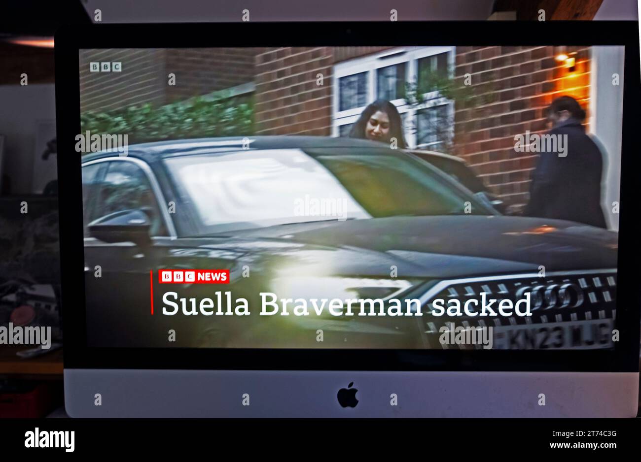 "Suella Braverman licenziato" da Rishi Sunak sullo schermo di un computer di notizie James, abilmente ex ministro degli Esteri, si trasferisce all'Home Office il 13 novembre 2023 Regno Unito Foto Stock
