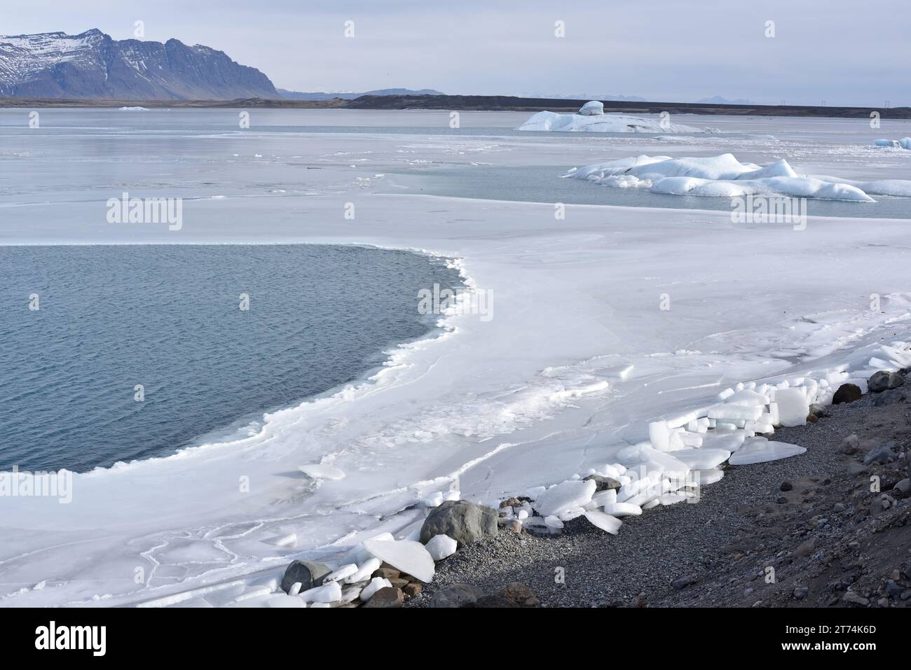 Jökulsárlón ghiacciato o la laguna di Iceberg all'estremità meridionale del Parco Nazionale di Vatnajökull nell'Islanda meridionale Foto Stock