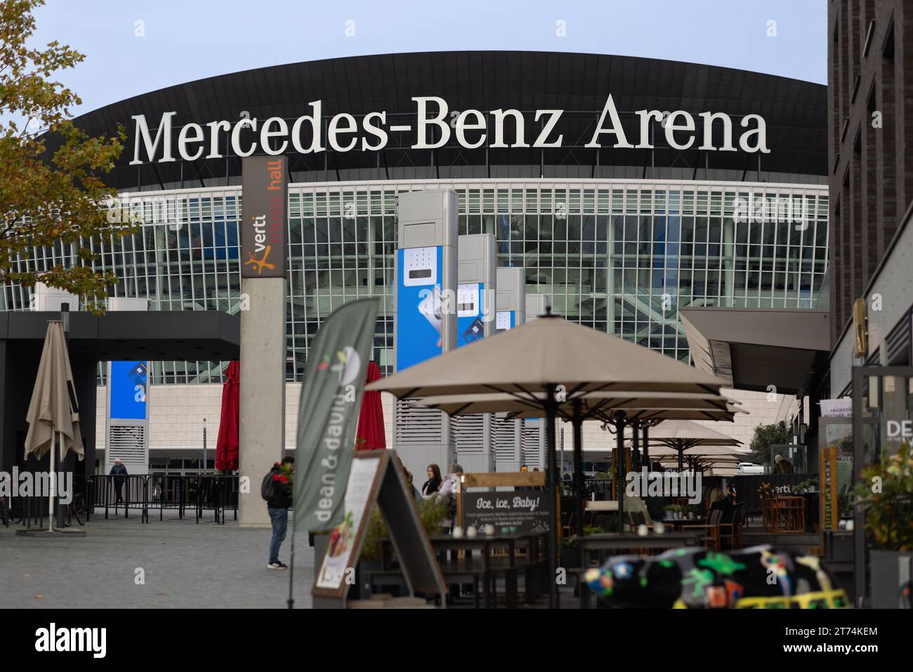 Mercedes-Benz Arena a Berlino in una giornata invernale Foto Stock